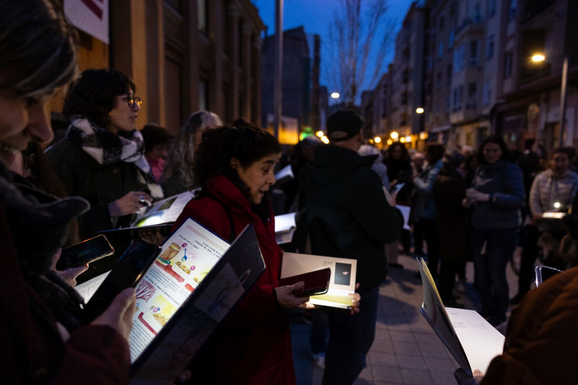 Concentración contra los recortes en la Biblioteca Rafael Azcona