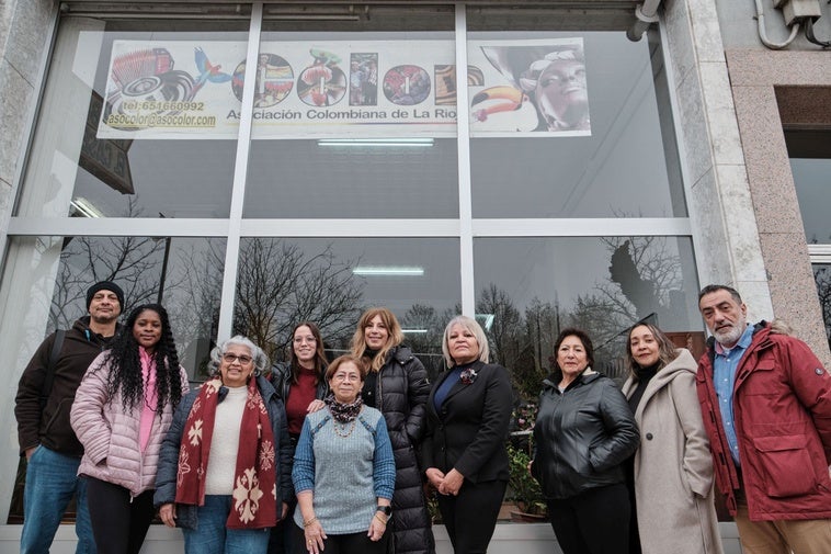 Usuarios, responsables y voluntarios de la Asociación de Colombianos de La Rioja.