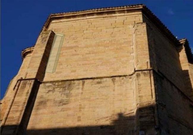 Propuesta de colocación en vertical adosada al contrafuerte izquierdo