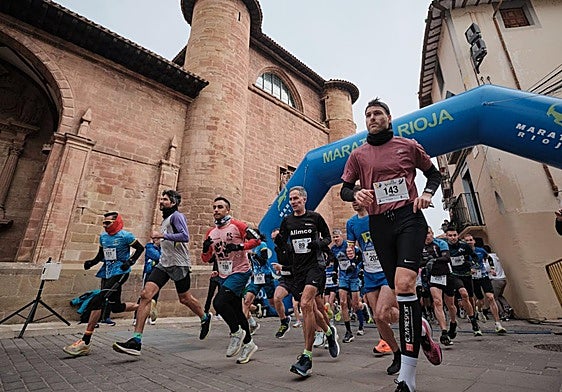 Salida de la prueba, con Santa María La Real, de fondo.