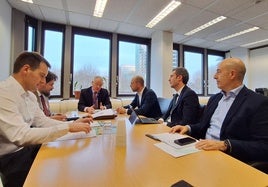 Imagen de la reunión celebrada en Bruselas con representantes de la organización agraria.