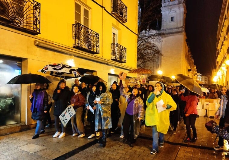 La lluvia no ha podido con la manifestación espontánea.