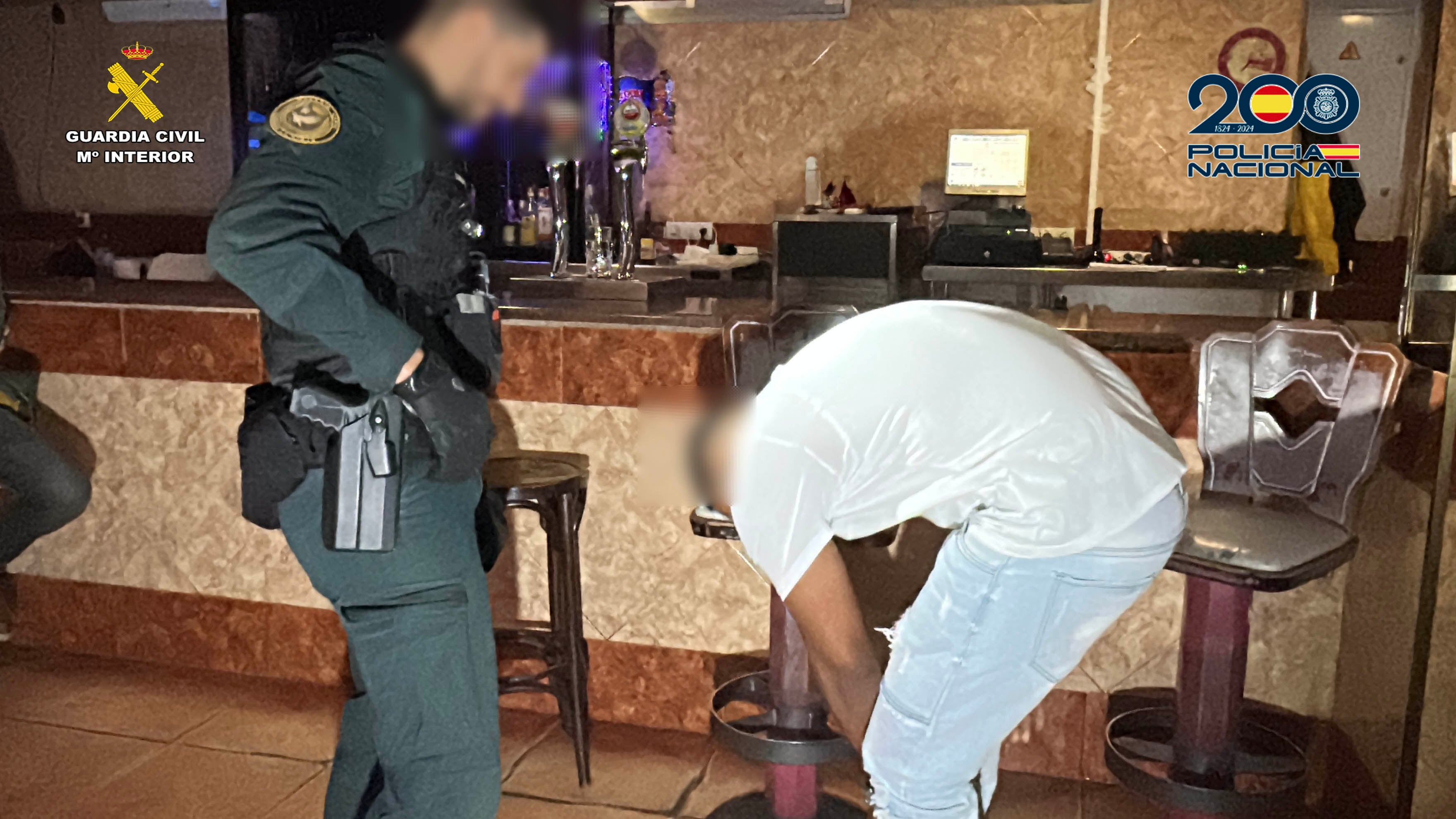 Las imágenes del operativo en los clubs de Rincón de Soto