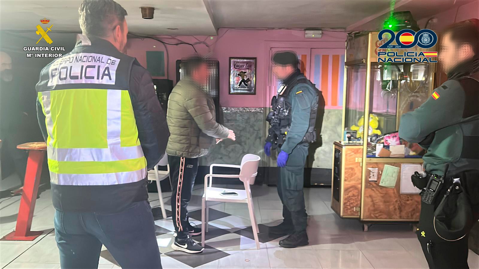 Las imágenes del operativo en los clubs de Rincón de Soto