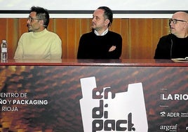 Las etiquetas, el vestido de las botellas