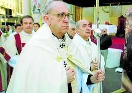 El arnedano Gentico, junto al hoy Papa Francisco, en la celebración del Corpus Christi en Buenos Aires en 2001.