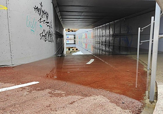 El túnel ciclopeatonal permaneció inundado el pasado domingo.