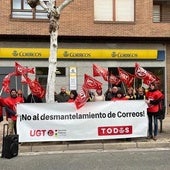 Manifestación frente a Correos en Santo Domingo de la Calzada.