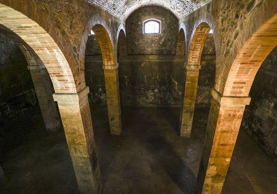 Arcos del interior del depósito de Amós Salvador, que fue inaugurado en 1889.