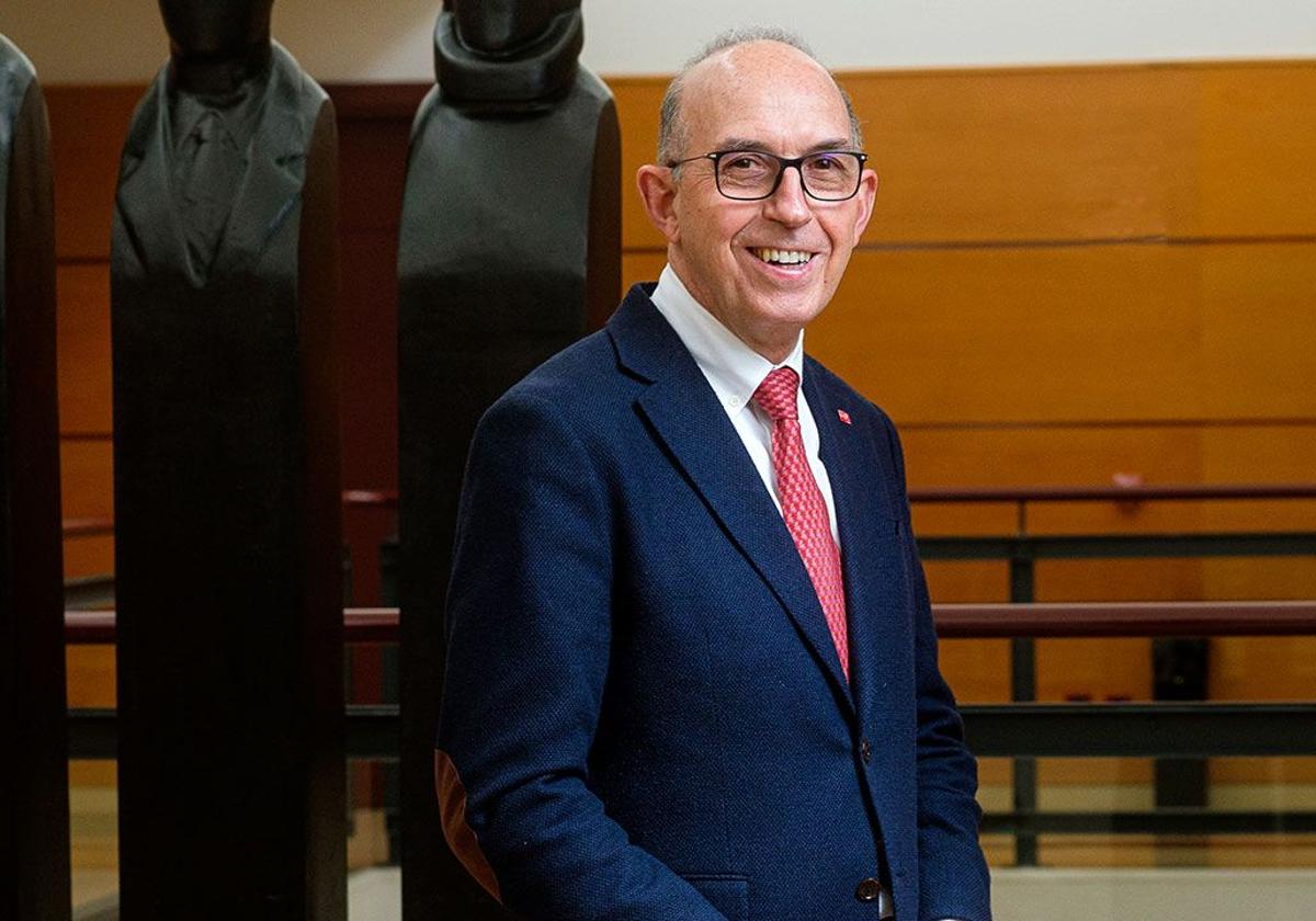 La Universidad de La Rioja concede la Medalla de Honor a Juan Carlos Ayala