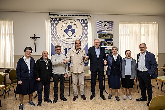 David García, Félix Revuelta y Luis Álvarez, de izquierda a derecha, en la Cocina Económica de Logroño.