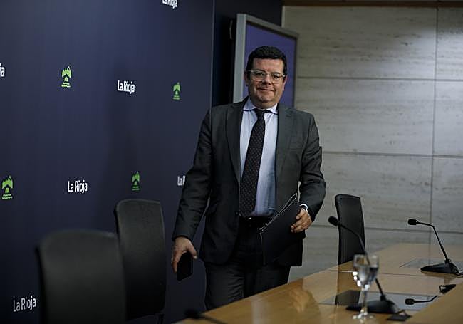 Alfonso Domínguez, poco antes de su comparecencia tras la reunión del Consejo de Gobierno.