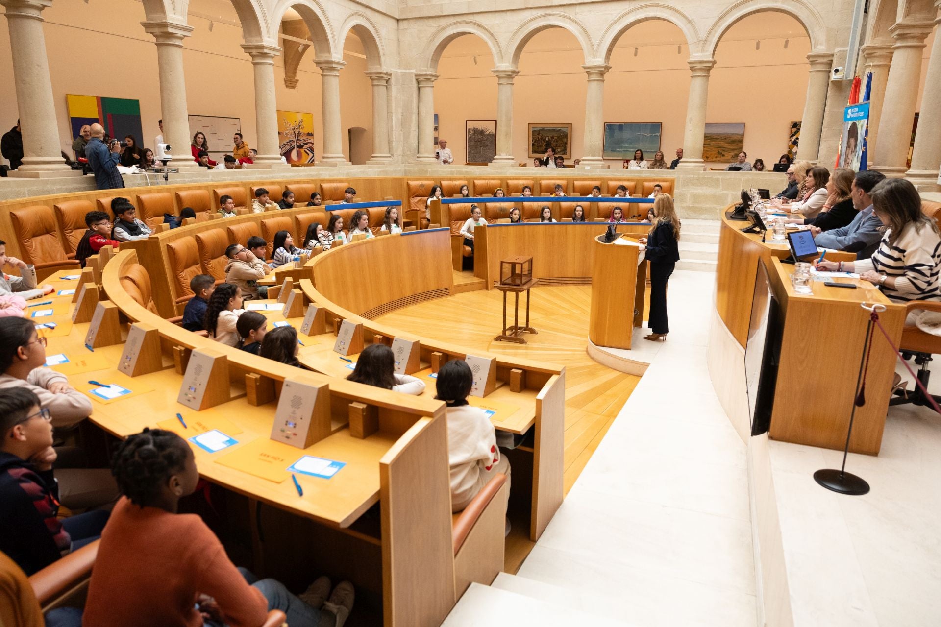 Alumnos riojanos se convierten en diputados por un día