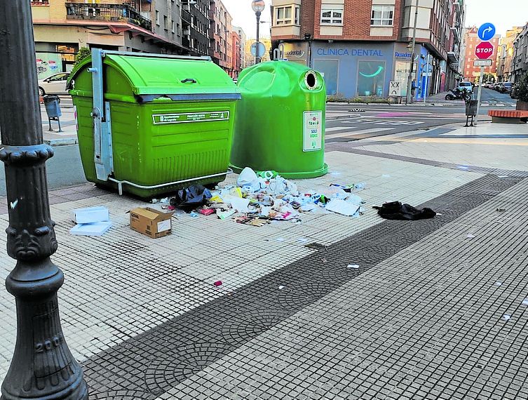 Una «trampa destrozada» que no evita la procesionaria, hoy en La Guindilla.