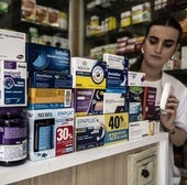 Envases de medicamentos en una farmacia riojana.