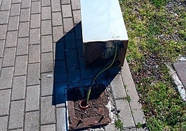 Unos cables al descubierto, queja en La Guindilla.