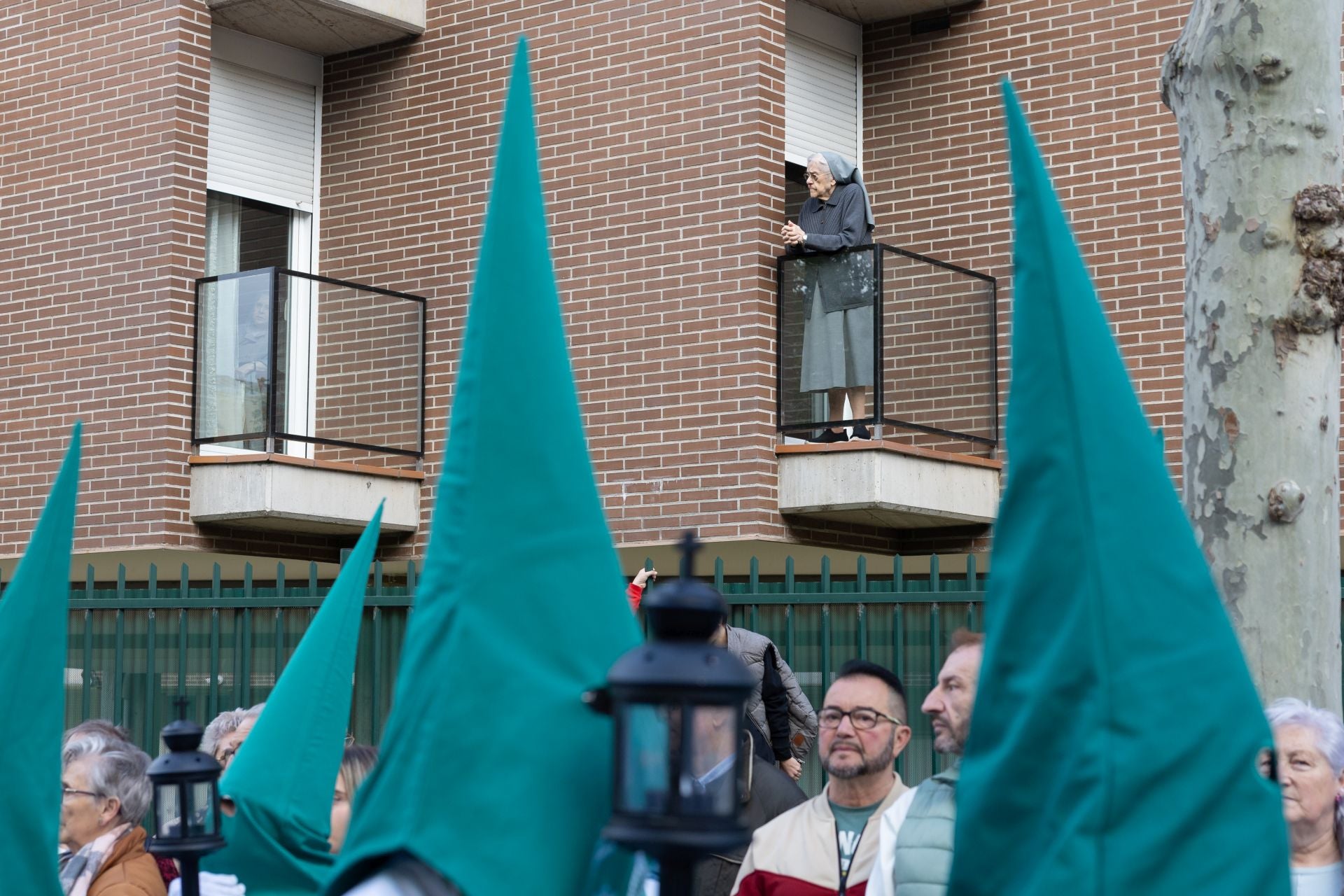 La procesión de las Siete Palabras con el Cristo Yacente, en imágenes