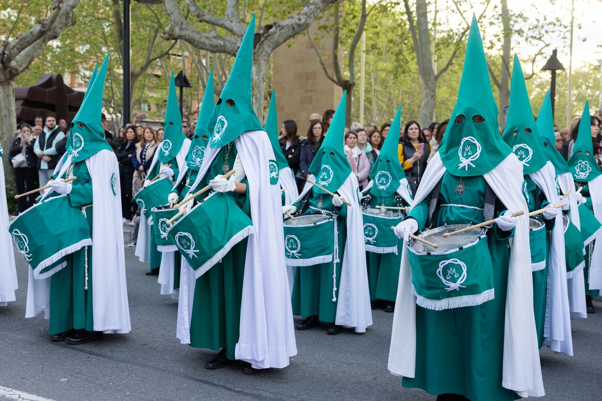 La procesión de las Siete Palabras con el Cristo Yacente, en imágenes