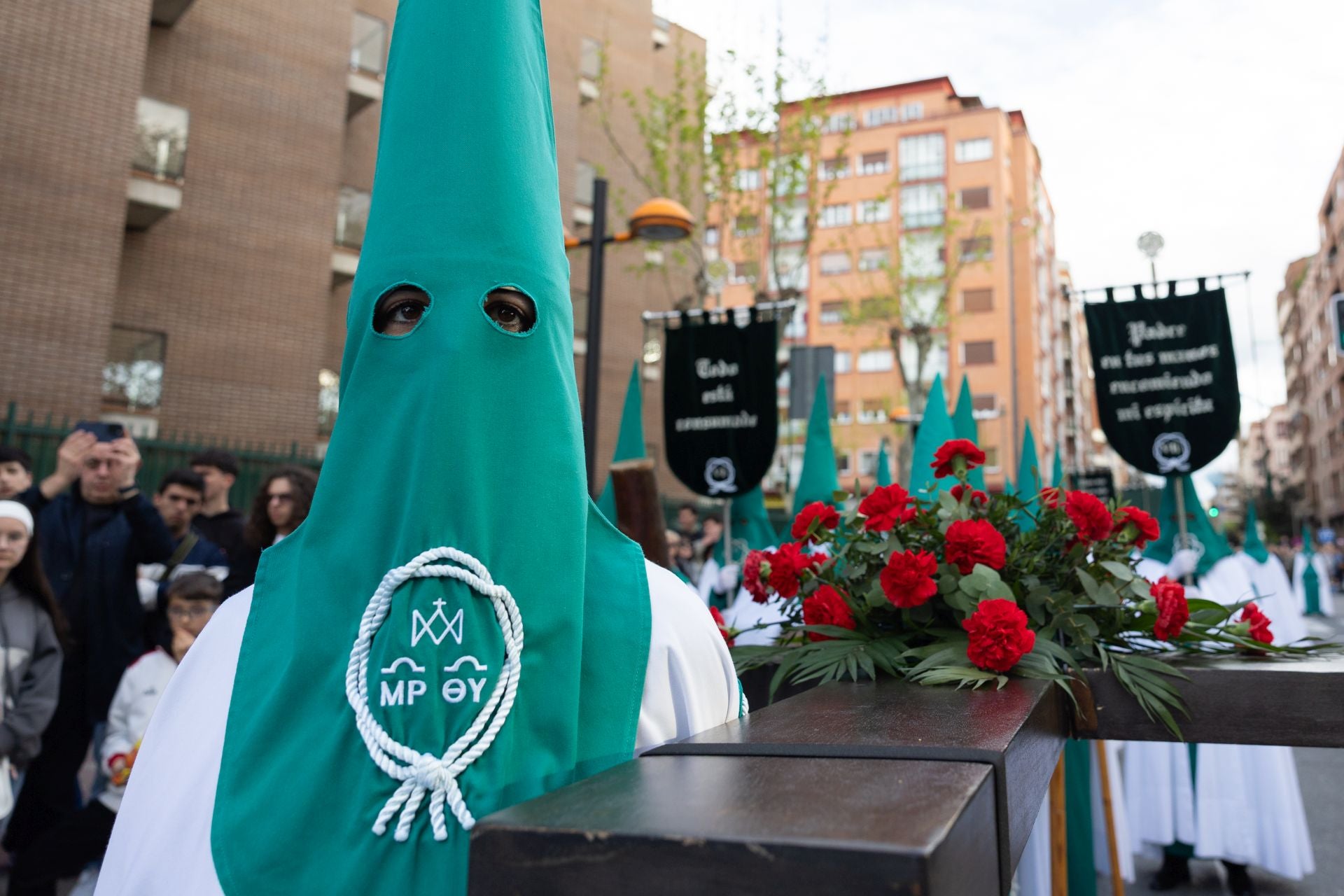 La procesión de las Siete Palabras con el Cristo Yacente, en imágenes