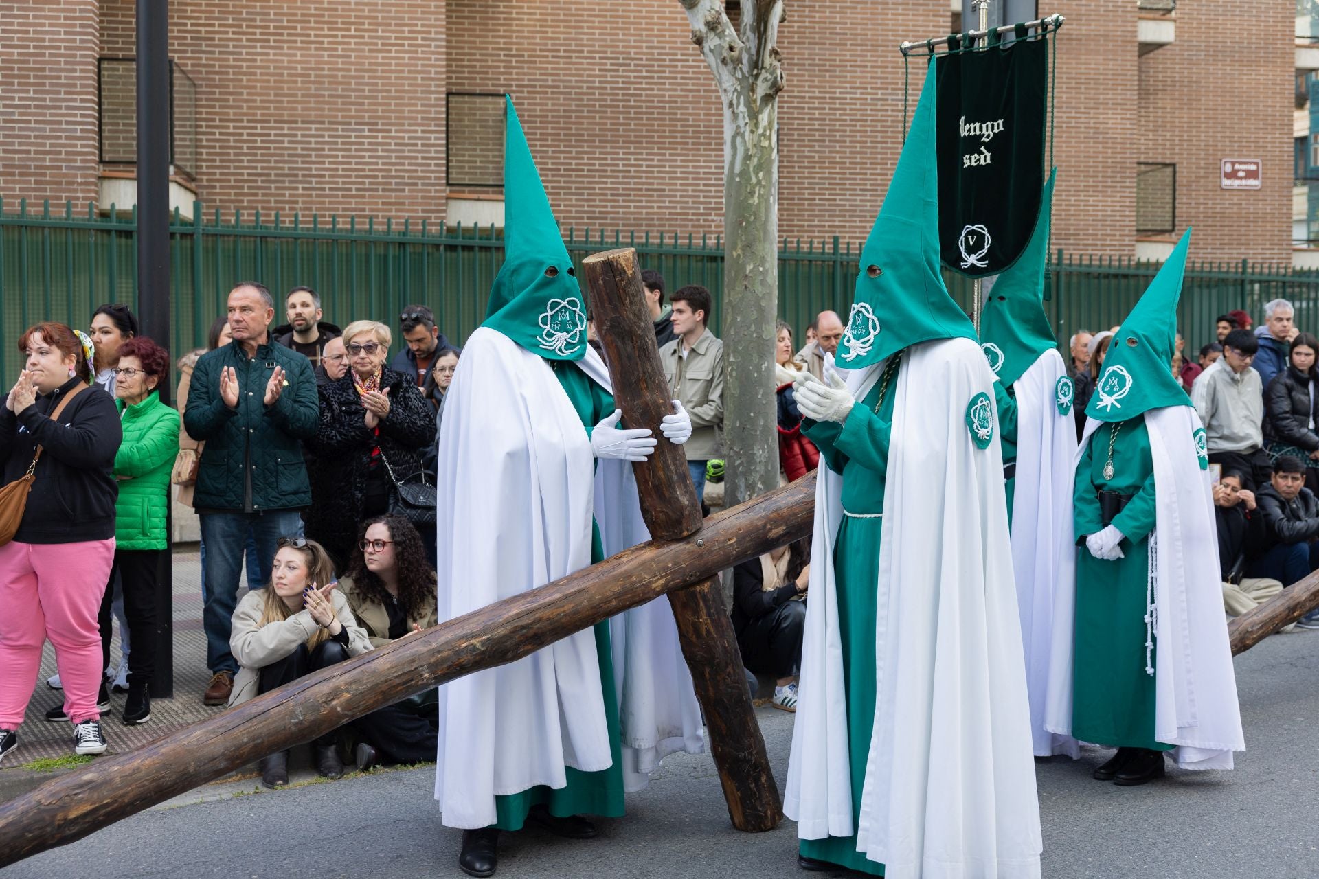 La procesión de las Siete Palabras con el Cristo Yacente, en imágenes