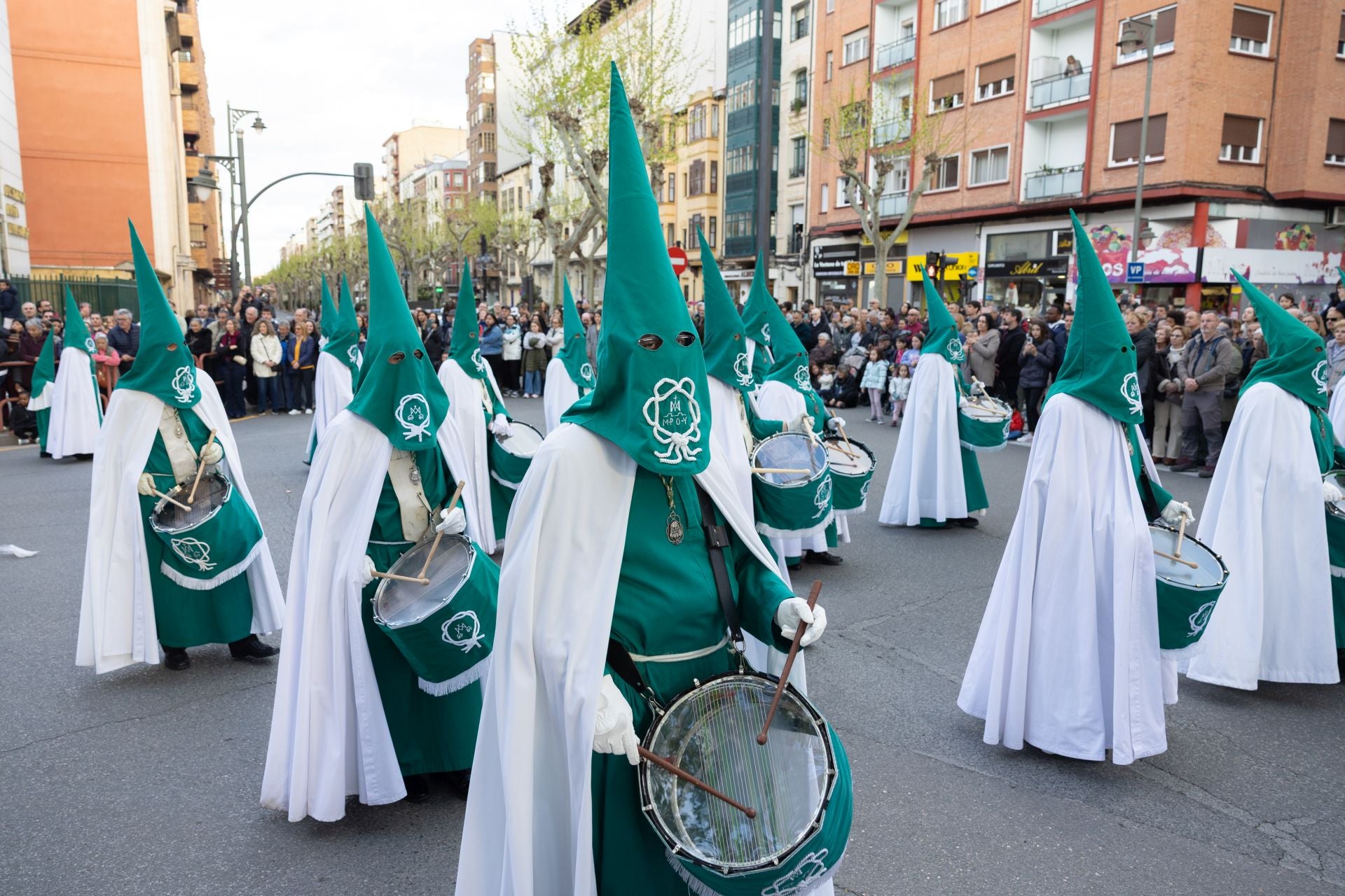 La procesión de las Siete Palabras con el Cristo Yacente, en imágenes