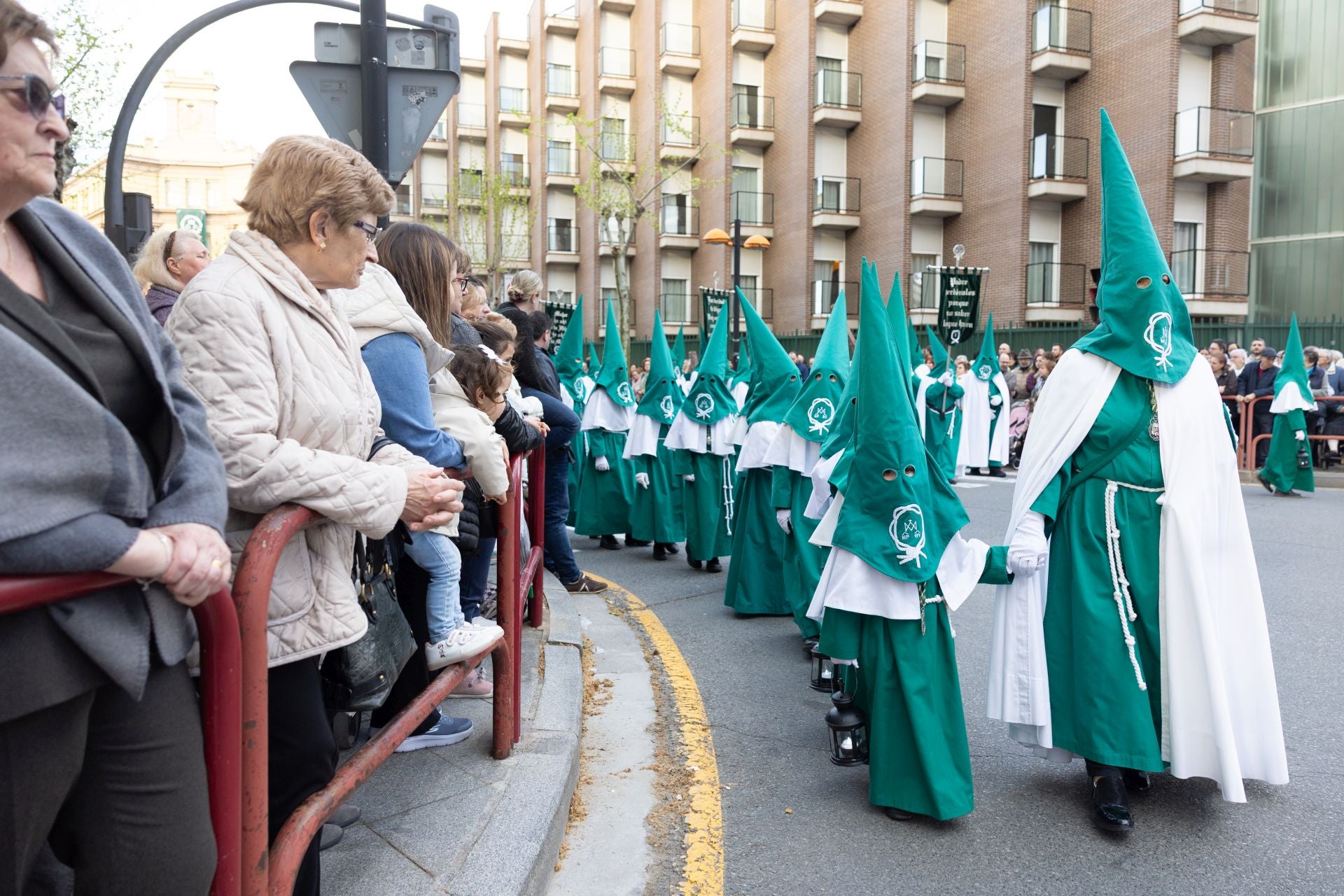 La procesión de las Siete Palabras con el Cristo Yacente, en imágenes