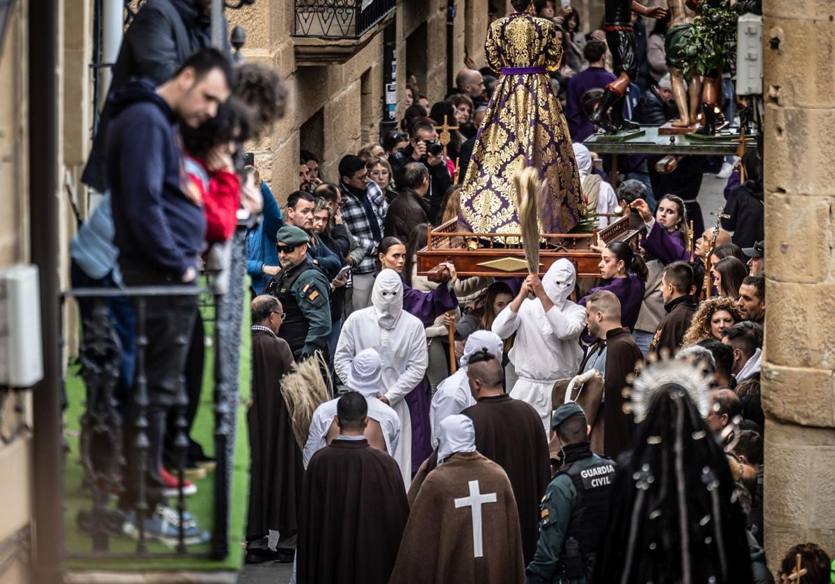 El recorrido de los penitentes de San Vicente, en imágenes