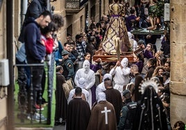 El recorrido de los penitentes de San Vicente, en imágenes