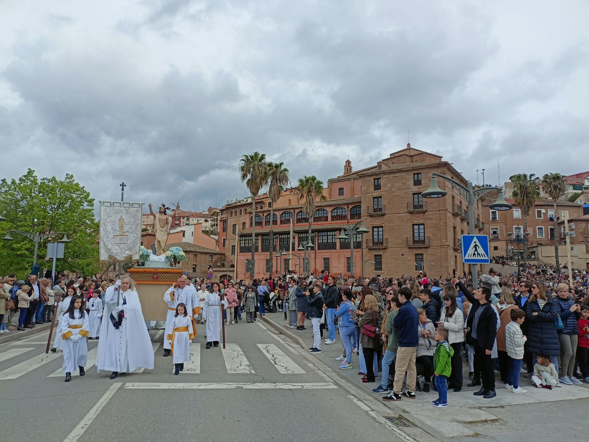 Imágenes del encuentro del Cristo Resucitado y la Virgen Gloriosa