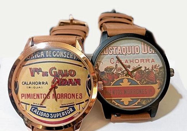 Otra joya: relojes con etiquetas de antiguas conserveras.