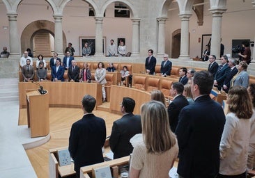 El Parlamento guarda un minuto de silencio por el papa Francisco