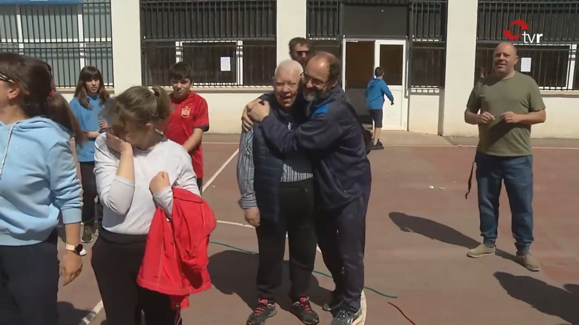 Alumnos del colegio Santa María Marianistas y usuarios de Asprodema unidos en “Deportivamente”