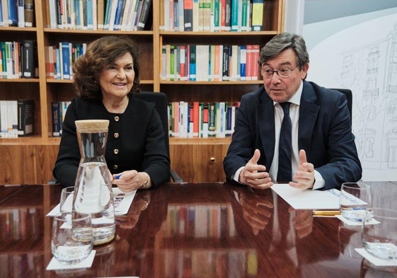 Carmen Calvo junto con José Ignacio Pérez en el Consejo Consultivo de La Rioja