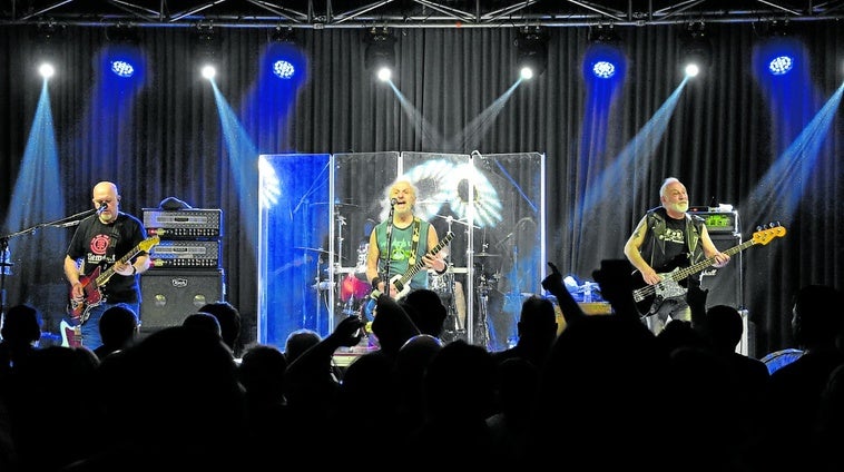 Una noche de himnos del heavy rock