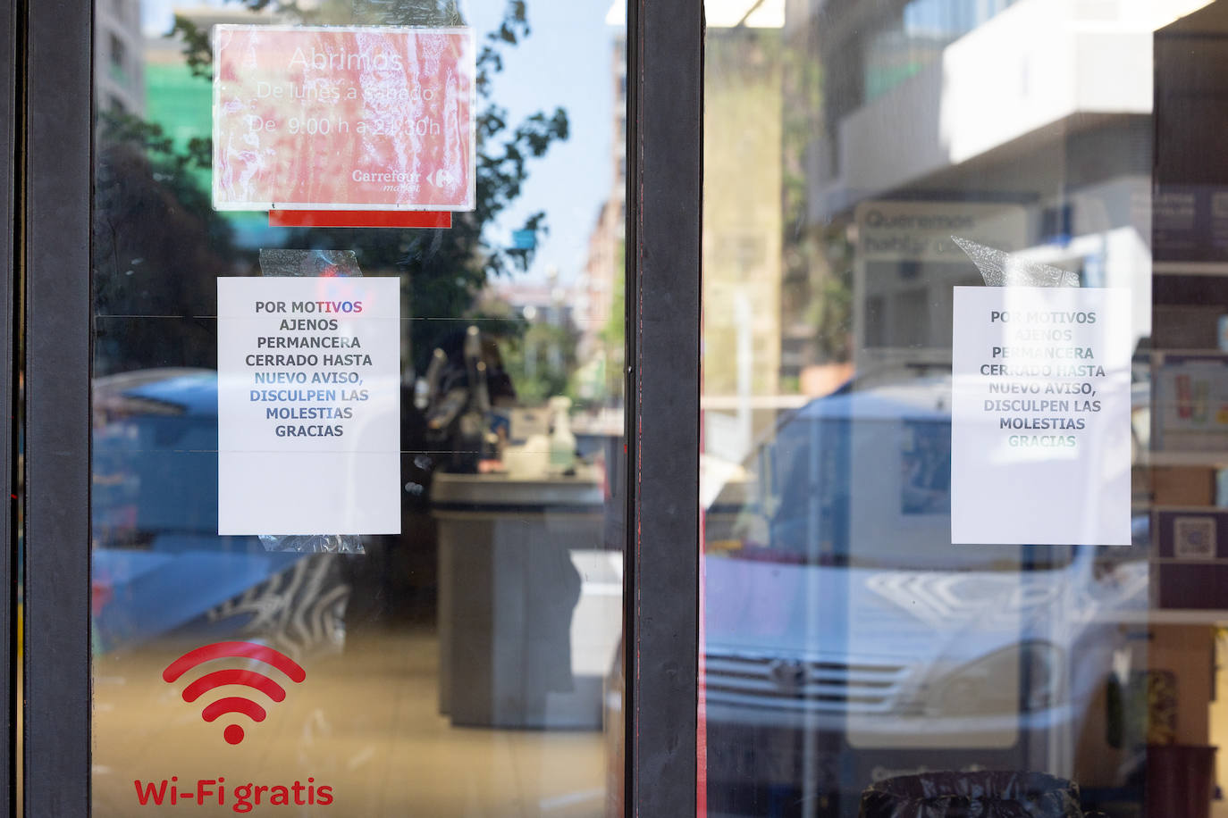 Tiendas cerradas, trabajadores a la espera... los efectos del apagón en Logroño
