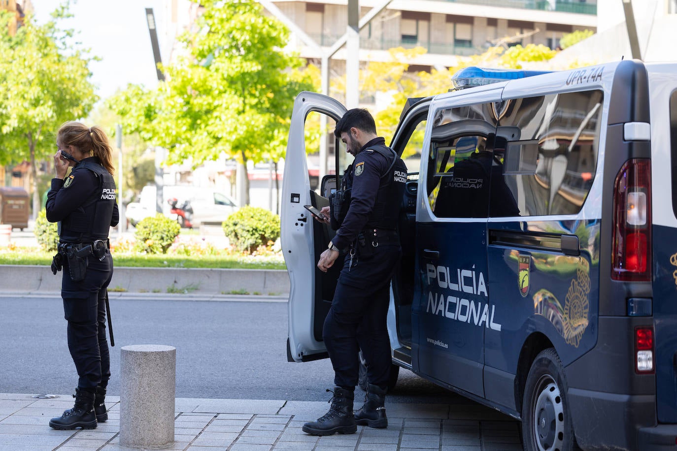 Tiendas cerradas, trabajadores a la espera... los efectos del apagón en Logroño