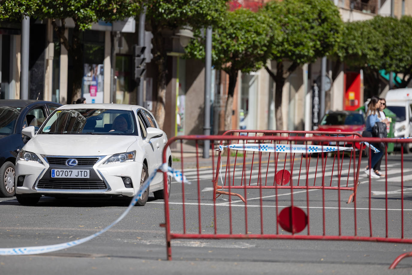 Tiendas cerradas, trabajadores a la espera... los efectos del apagón en Logroño