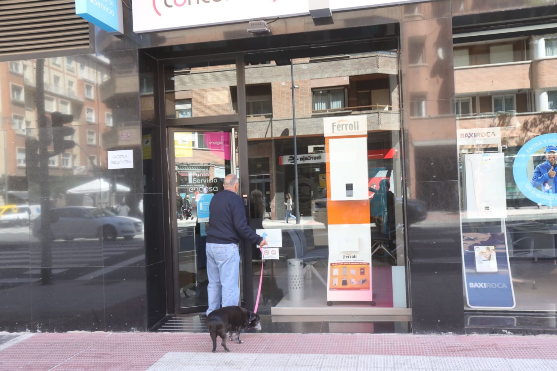 Bares, comercios, bancos y oficinas de Logroño, cerrados por el apagón