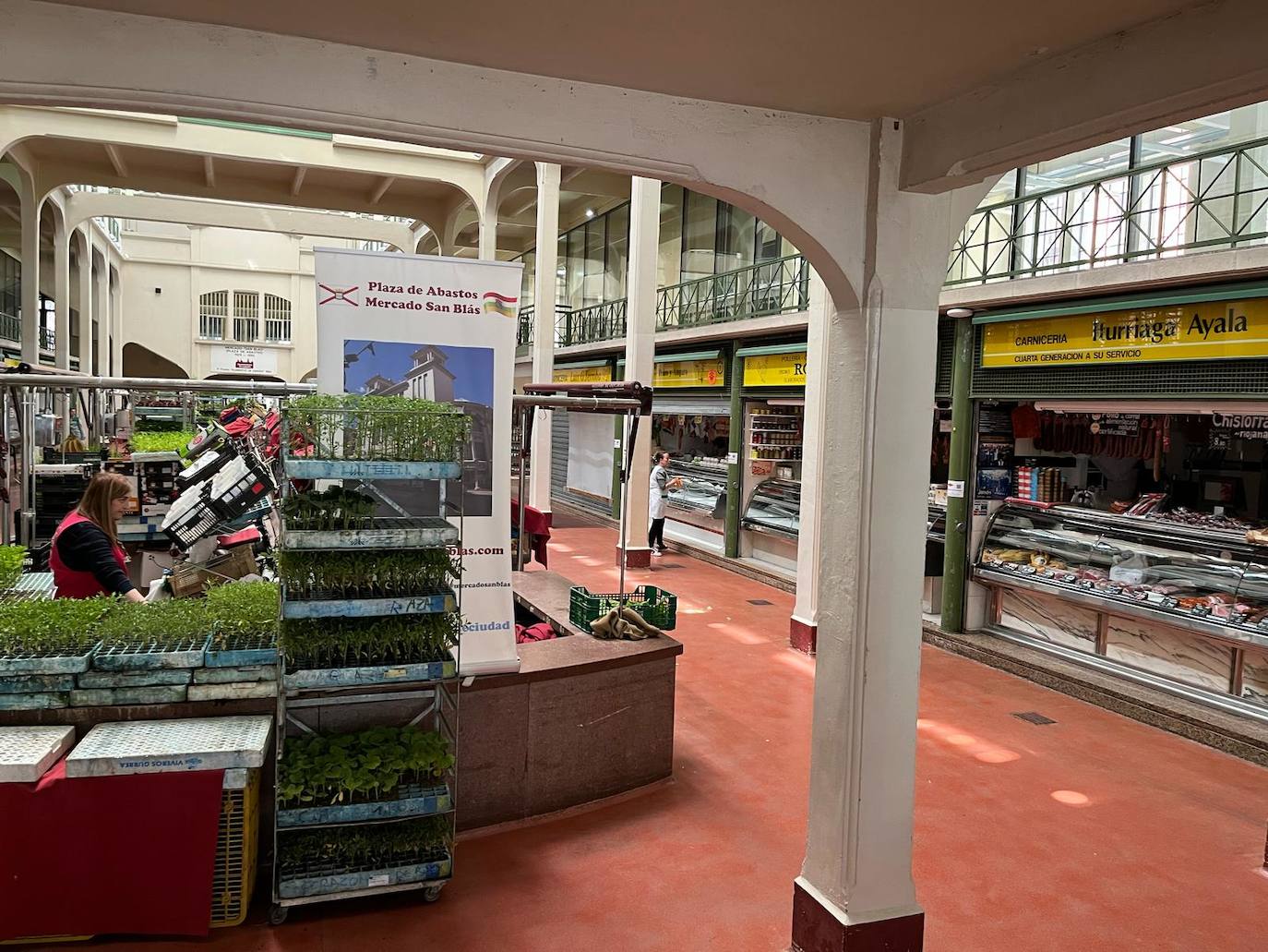 La plaza de Abastos, parada ante el corte en el suministro.