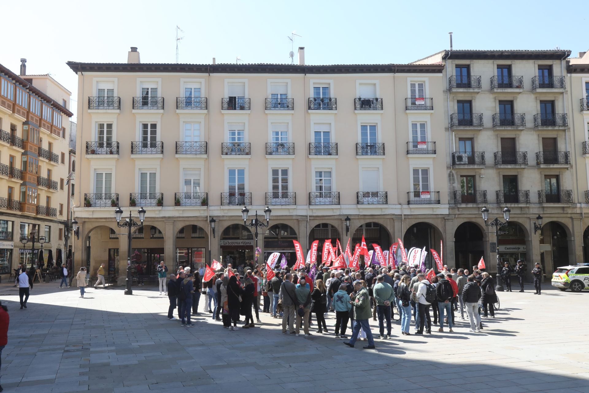 UGT y CCOO han salido a la calle para exigir «más prevención» en los ...