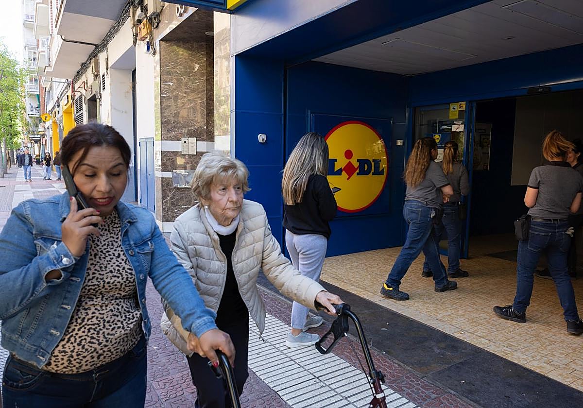 Supermercados cerrados, ayer en Logroño
