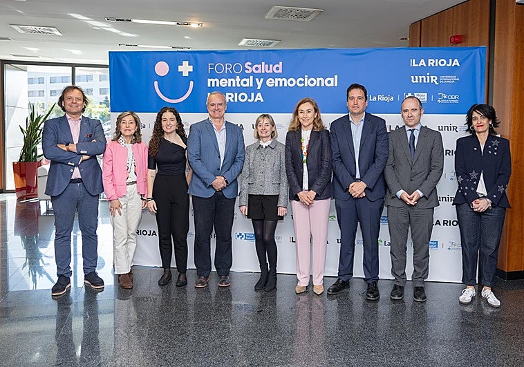 Expertos, organizadores y patrocinadores del Foro Salud Mental y Emocional, esta mañana en el Cibir.