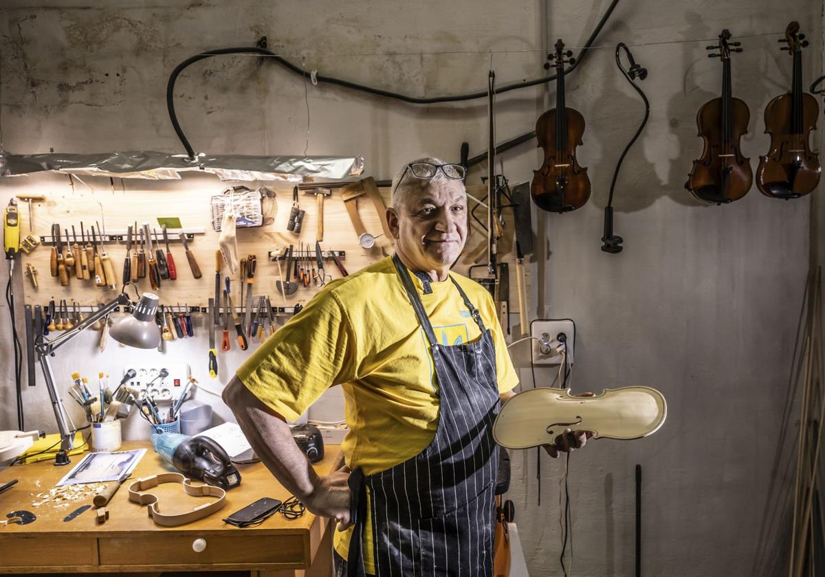 «Mi sueño es hacer instrumentos de cuerda y algún día poder tocarlos»