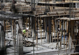 Imagen de archivo de un obrero de la construcción.