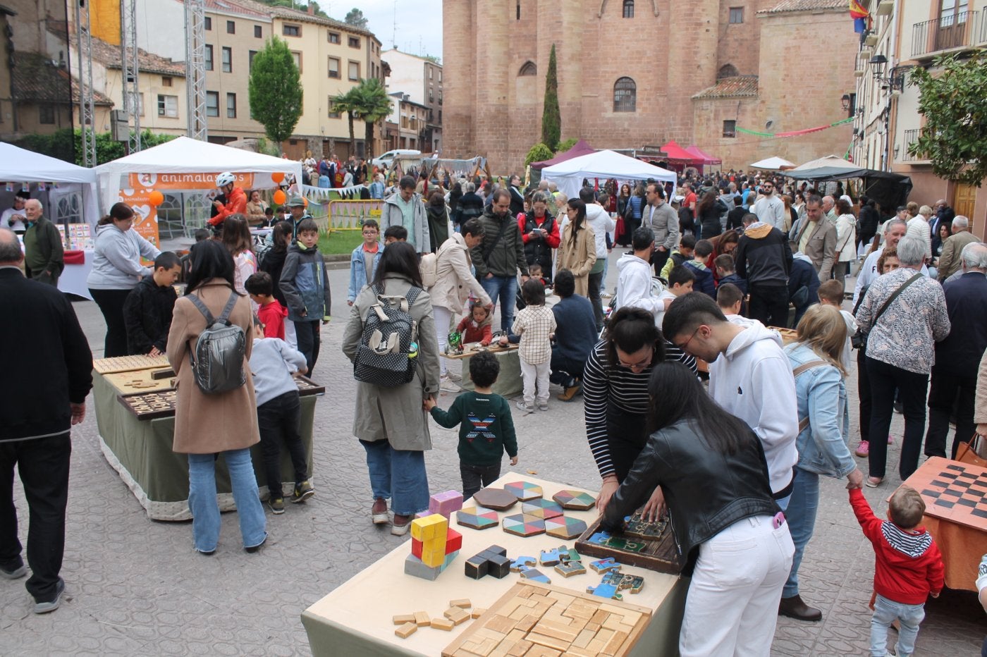 El mercado medieval permanecerá hasta el domingo en el casco viejo.