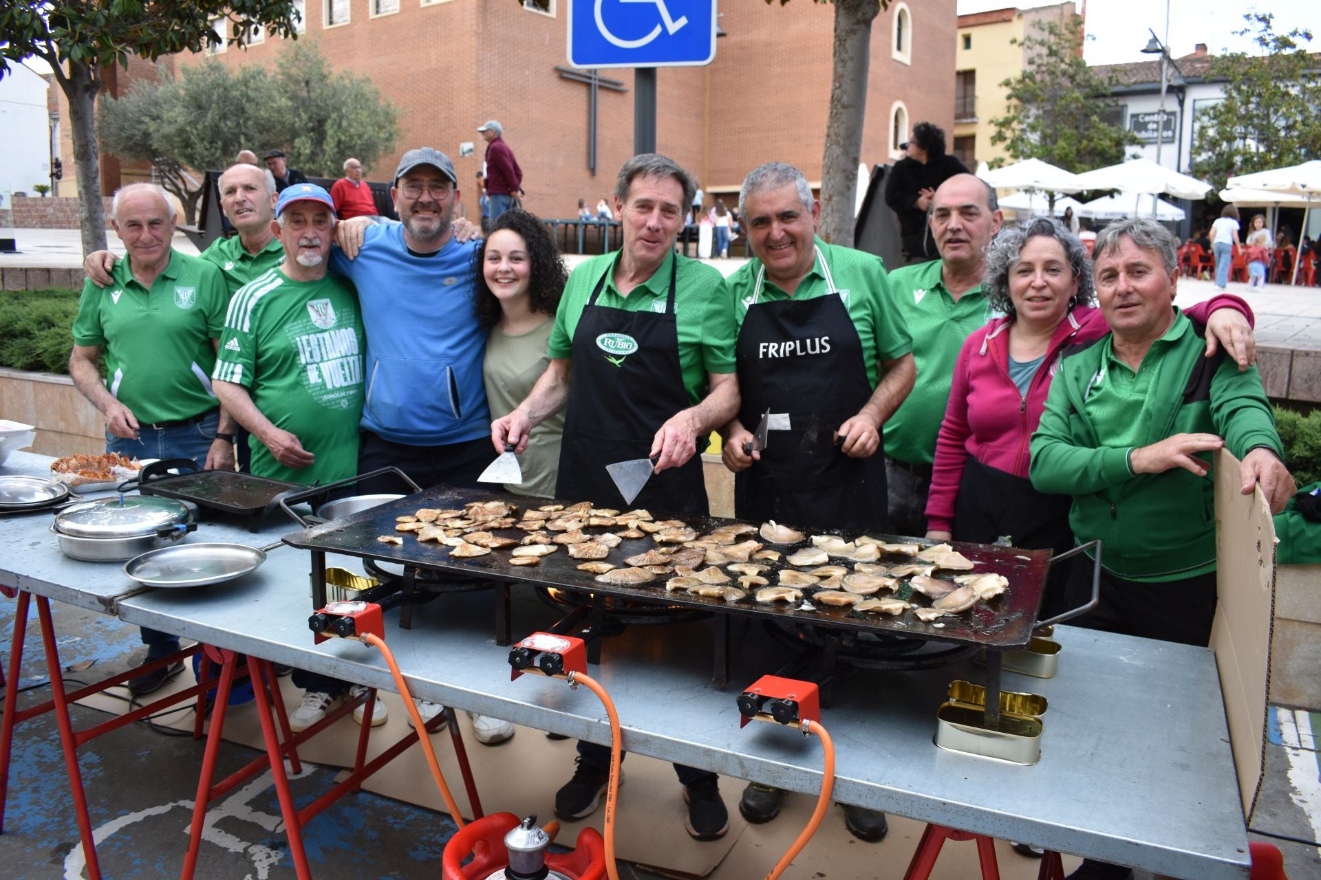 Los hermanos Echapresto, embajadores del champiñón en Pradejón