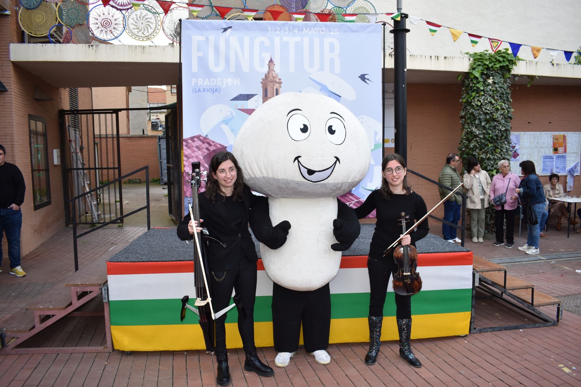 Los hermanos Echapresto, embajadores del champiñón en Pradejón