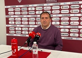 Carlos Lasheras, antes de comenzar la rueda de prensa este viernes