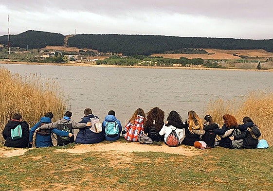 Alumnos del IES Escultor Daniel de Logroño en La Grajera durante una actividad de cohesión y anti acoso escolar.