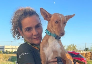 Arantxa Gurrea, con su compañera de carreras Seven